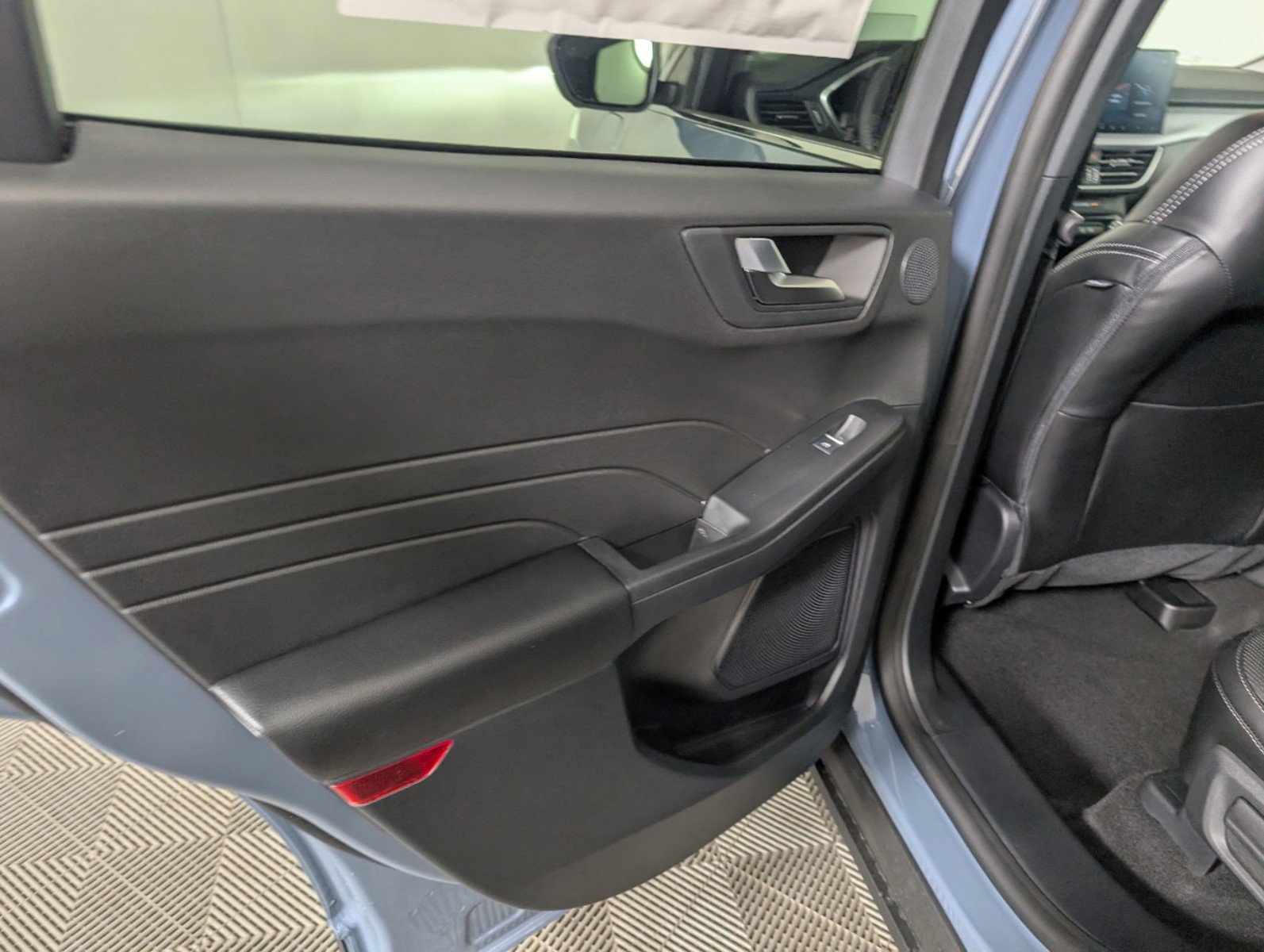 New 2025 Ford Escape SE w/ PHEV Premium Package image 9