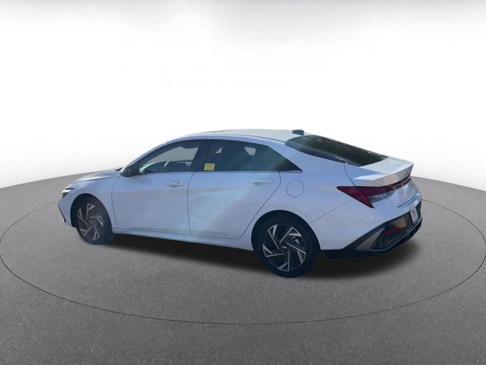 Used 2025 Hyundai Elantra SEL image 10