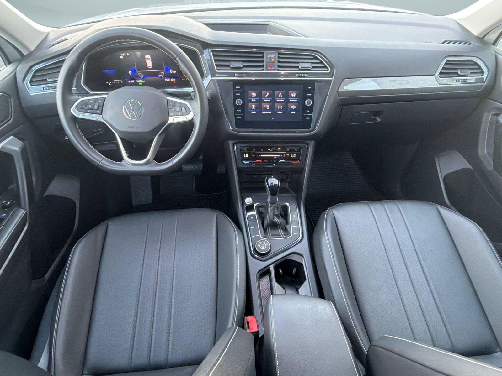 Certified 2023 Volkswagen Tiguan SE w/ Panoramic Sunroof Package AWD/4WD image 15
