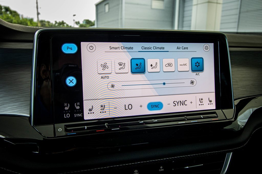 New 2026 Volkswagen Atlas Cross Sport SE image 39