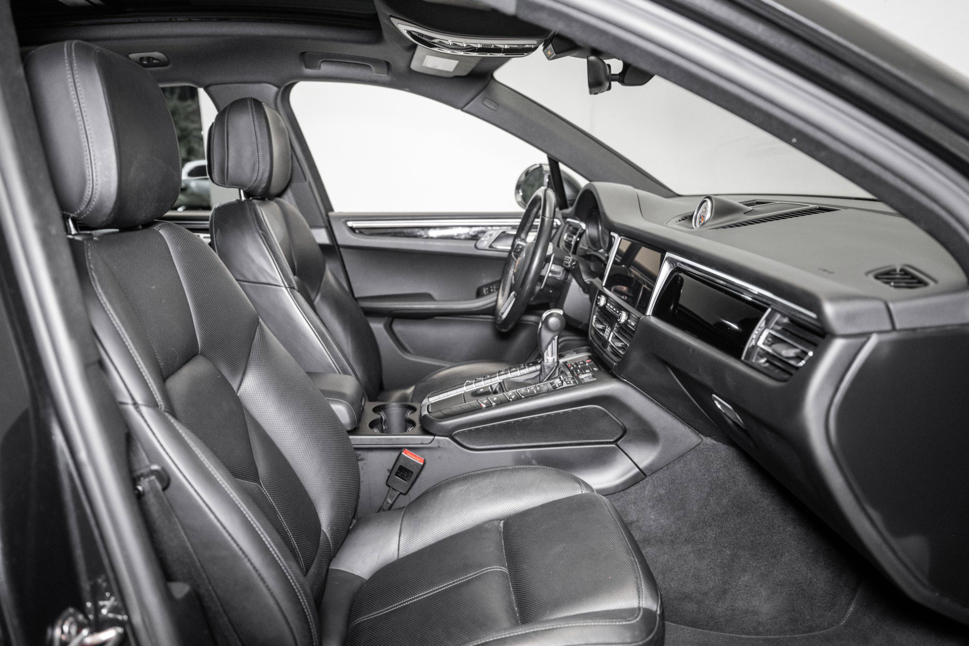 Used 2021 Porsche Macan S image 25