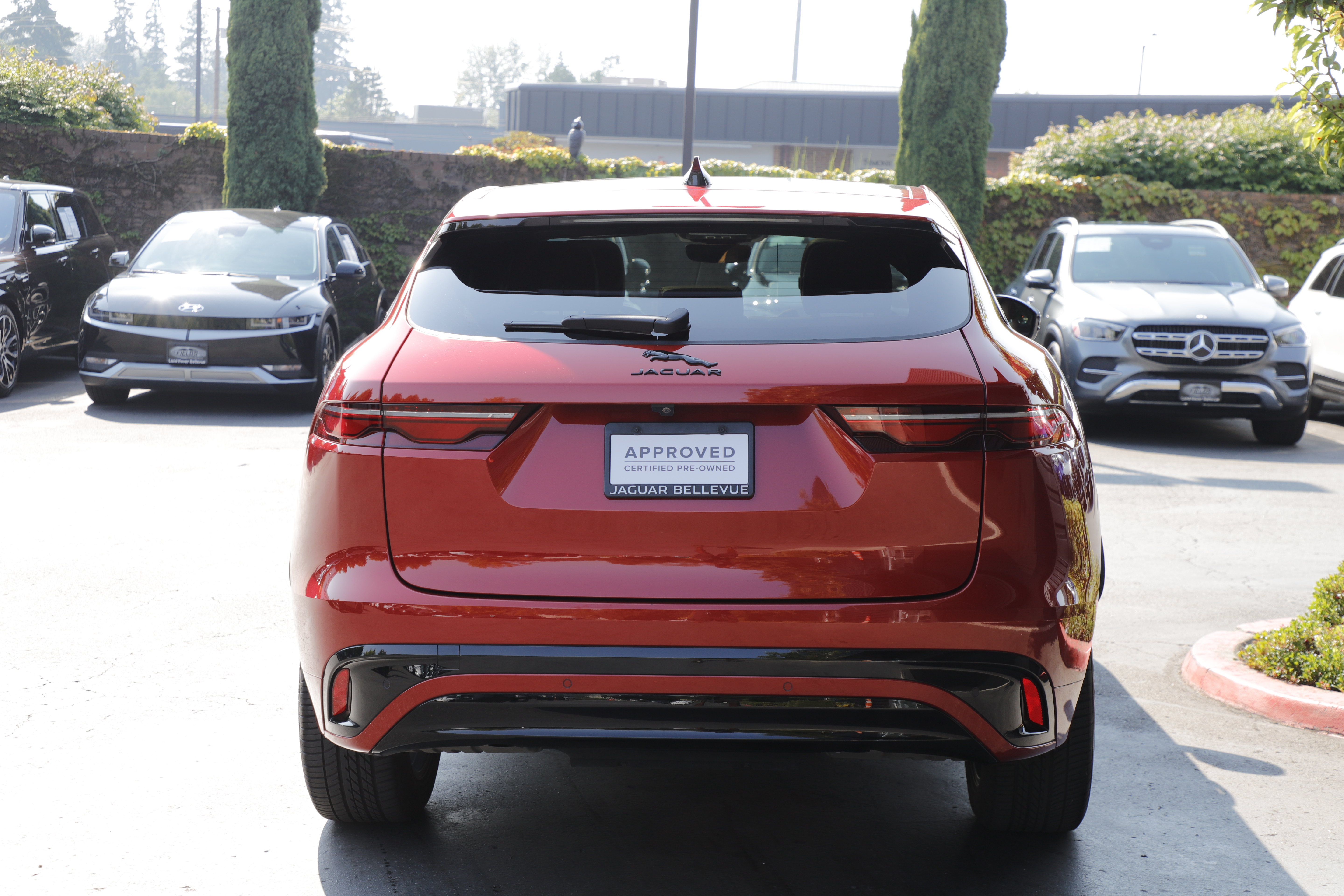Certified 2025 Jaguar F-PACE R-Dynamic S AWD/4WD image 9