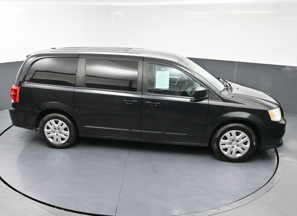 Used 2018 Dodge Grand Caravan SE w/ UConnect Hands-Free Group image 43