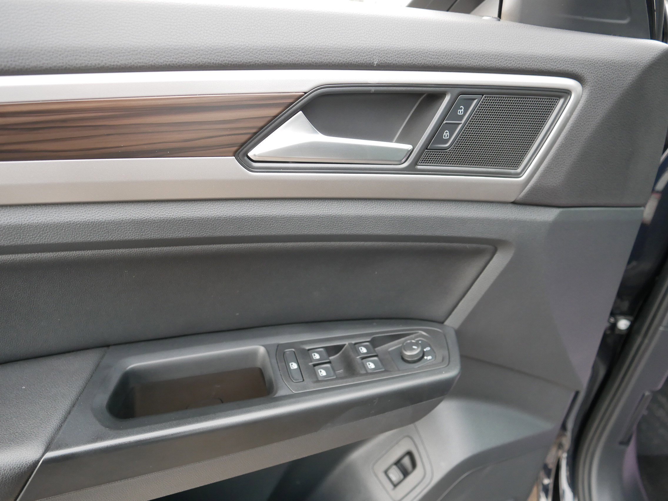 Used 2021 Volkswagen Atlas SE image 19