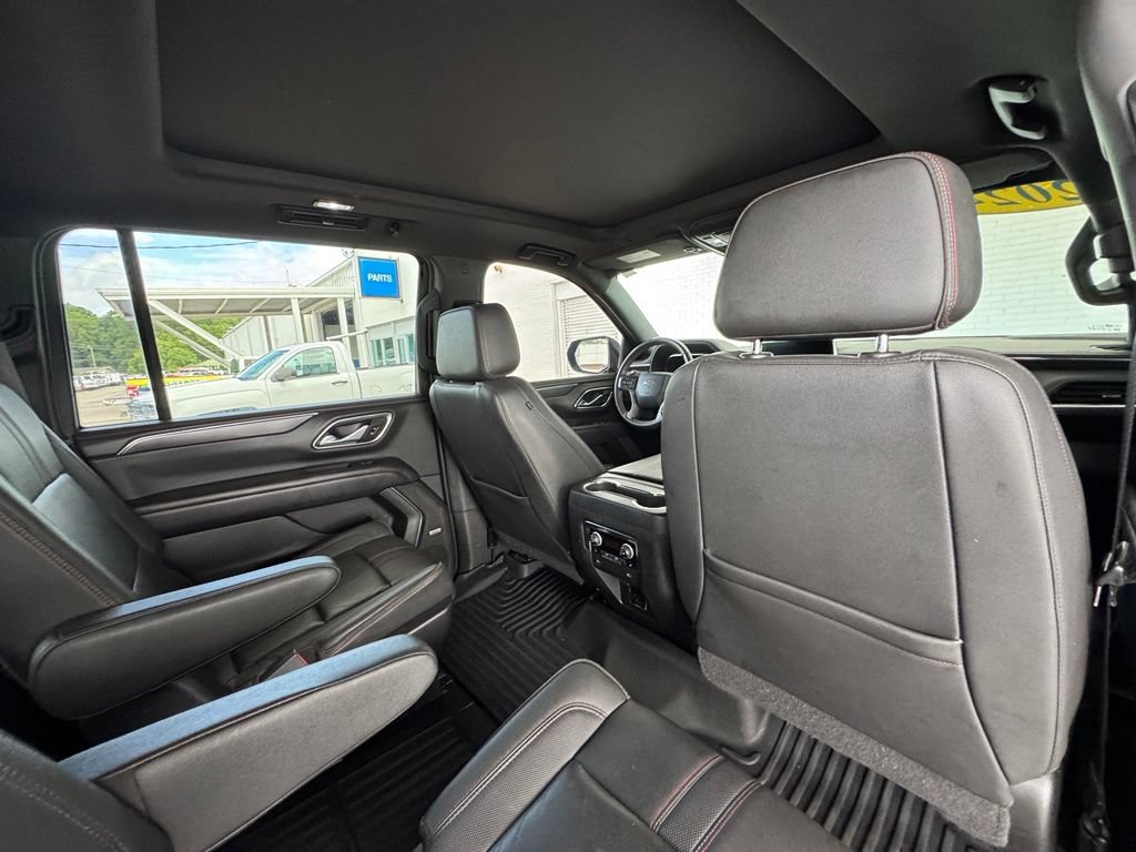 Used 2022 Chevrolet Suburban RST w/ Luxury Package RWD image 29