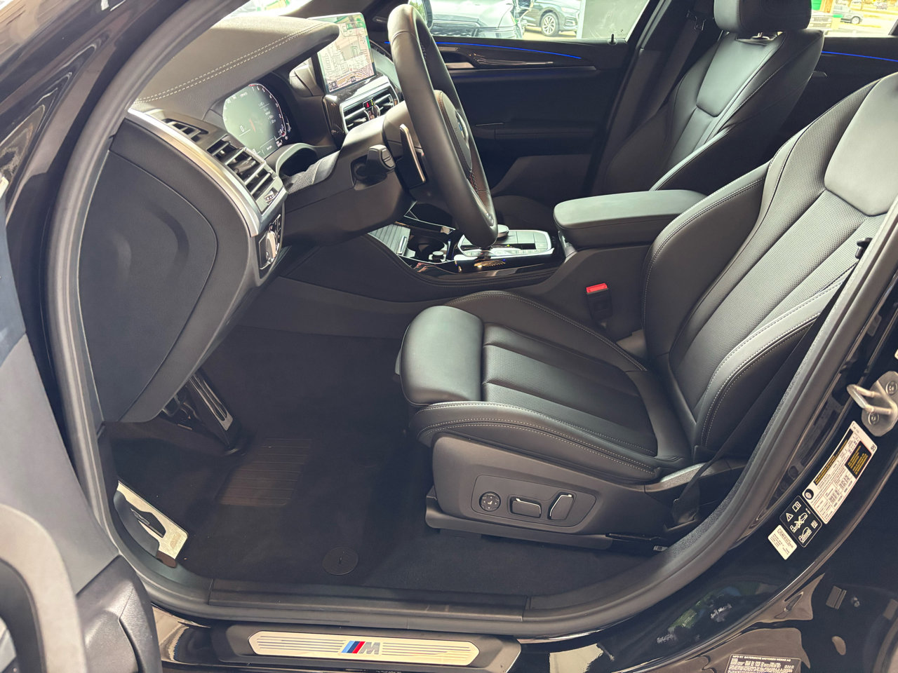 Used 2025 BMW X4 M40i w/ Premium Package image 13