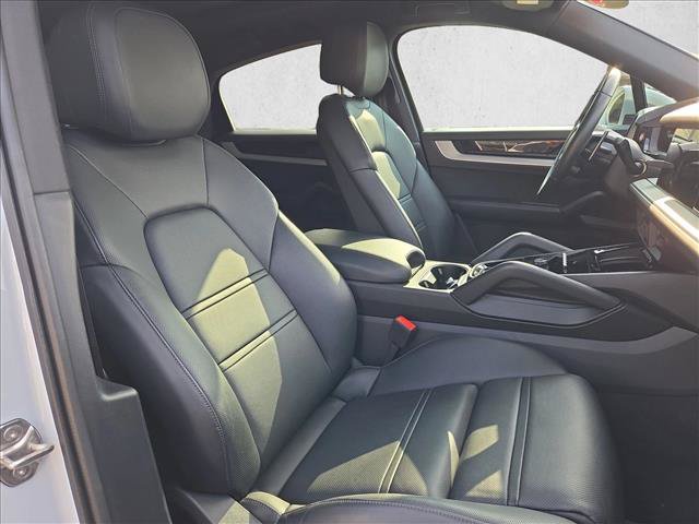 Used 2024 Porsche Cayenne Coupe AWD/4WD image 23