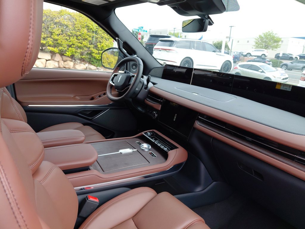 New 2026 Lincoln Navigator L Reserve AWD/4WD image 33