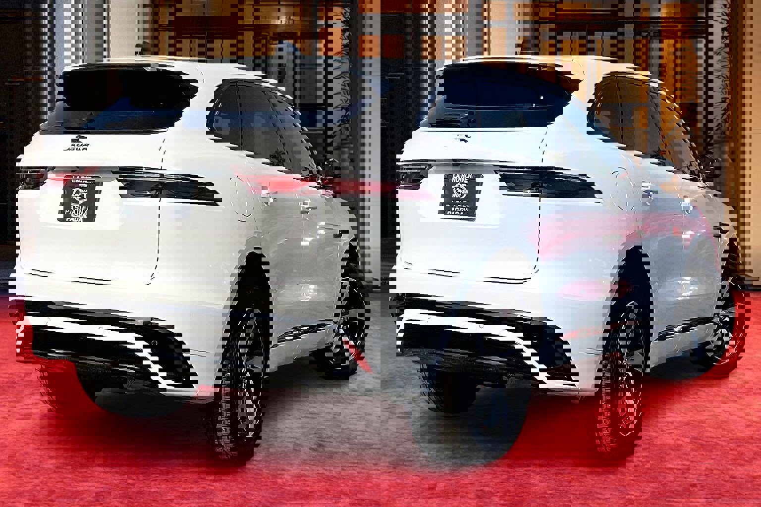 Used 2024 Jaguar F-PACE R-Dynamic S image 11