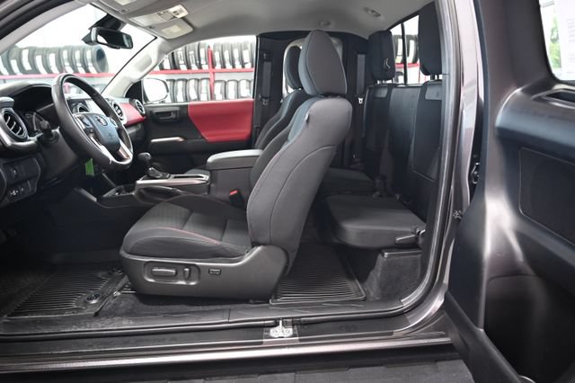 Used 2022 Toyota Tacoma SR5 AWD/4WD image 12