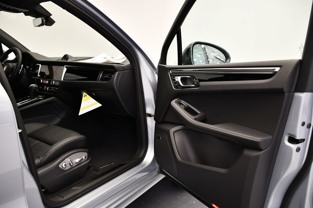 Certified 2026 Porsche Macan Turbo AWD/4WD image 50