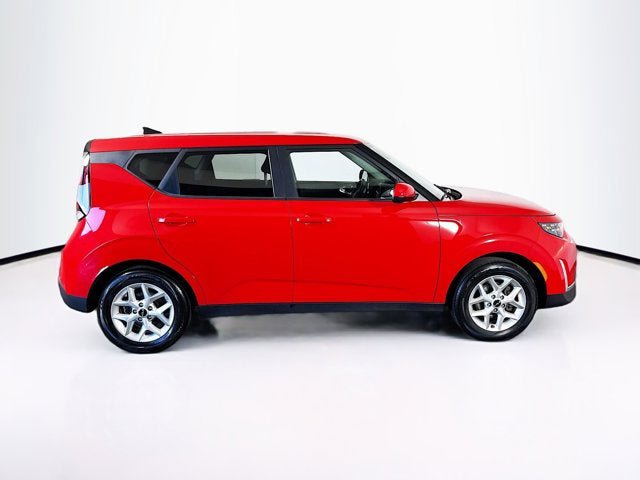 Used 2023 Kia Soul LX w/ LX Technology Package FWD image 4