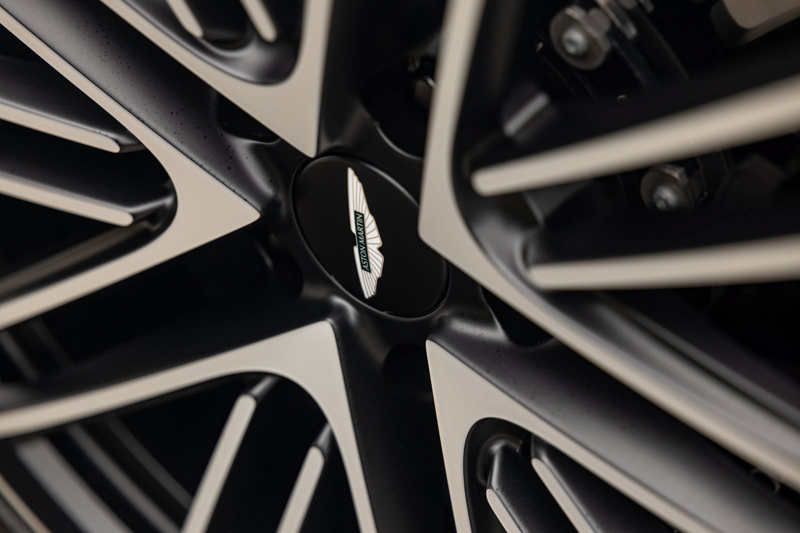Used 2024 Aston Martin DB12 Convertible RWD image 8