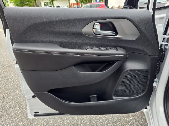 New 2027 Chrysler Pacifica LX FWD image 7