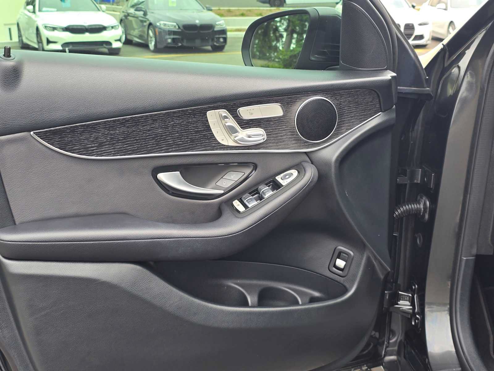Used 2021 Mercedes-Benz GLC 300 4MATIC image 22