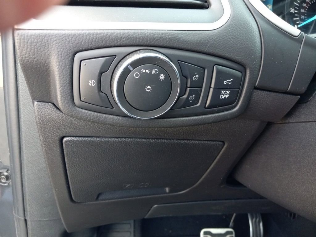 Used 2021 Ford Edge ST-Line w/ Cold Weather Package image 32