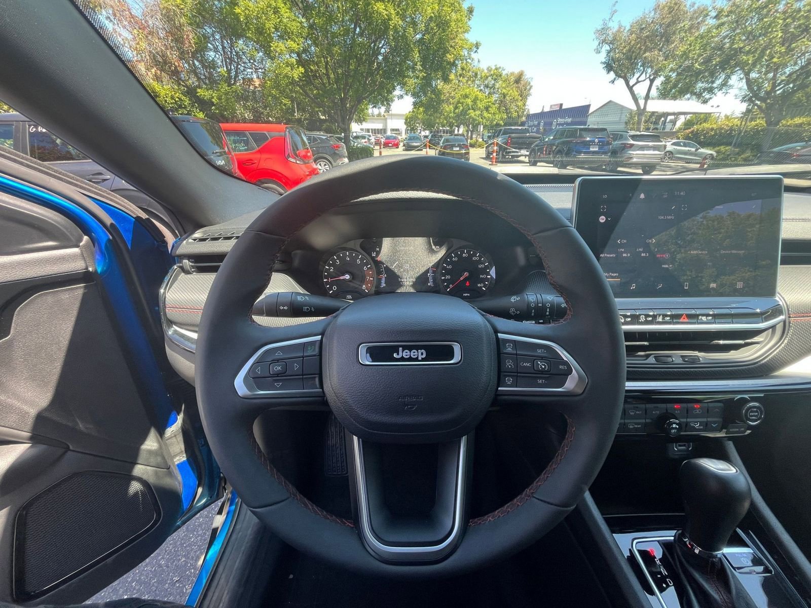 Used 2025 Jeep Compass Trailhawk AWD/4WD image 33