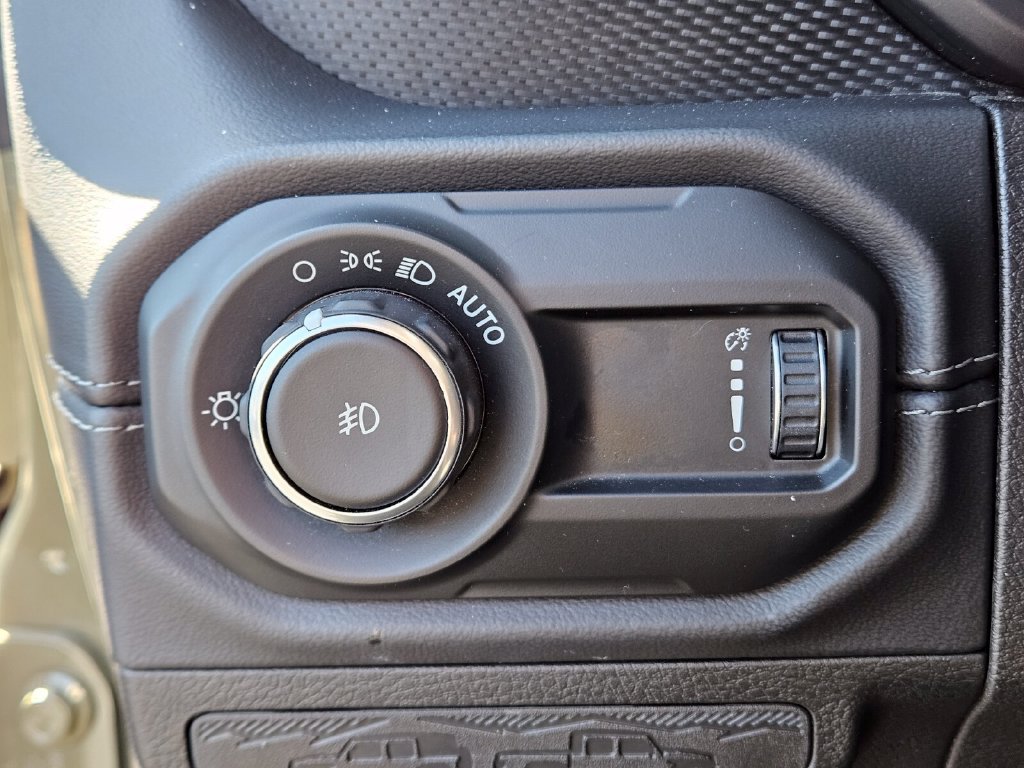 Used 2025 Jeep Wrangler Unlimited Rubicon AWD/4WD image 24