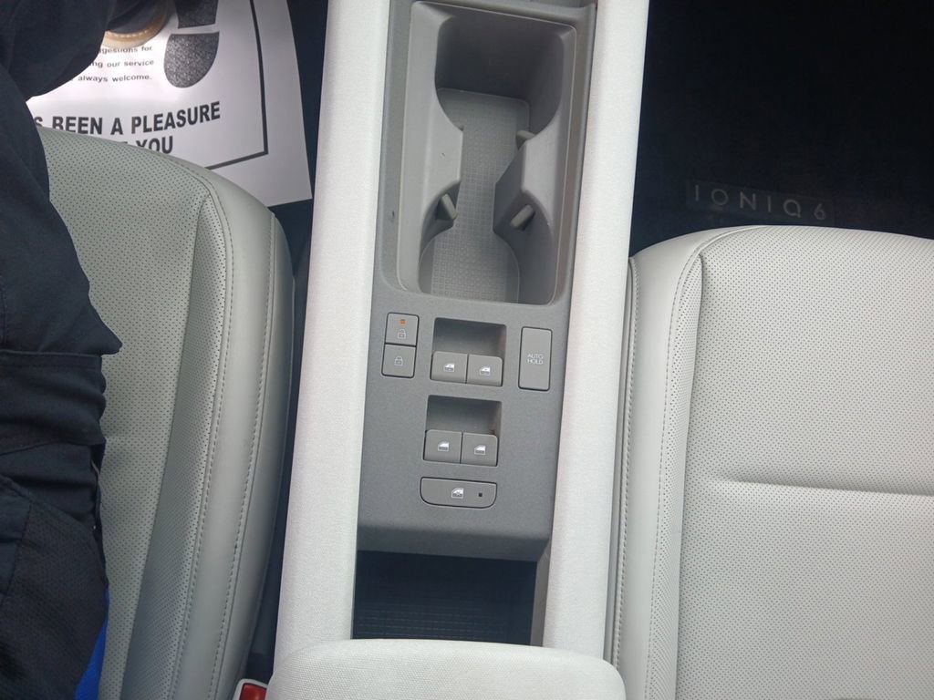 Used 2025 Hyundai Ioniq 6 SEL image 13