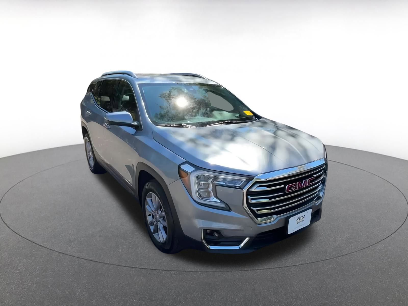 Used 2024 GMC Terrain SLT image 3