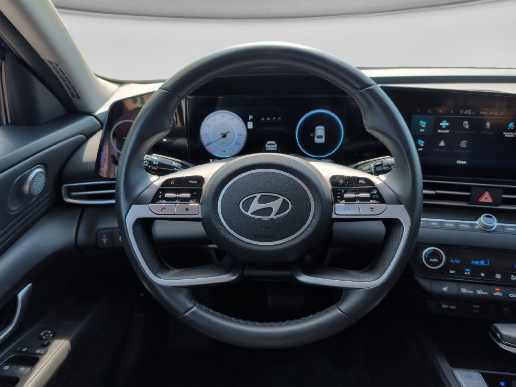 Used 2025 Hyundai Elantra Limited FWD image 11