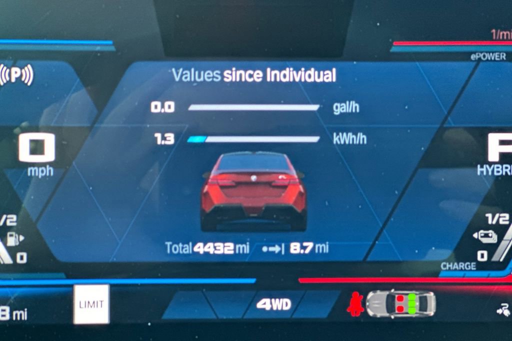 Used 2025 BMW M5 w/ Carbon Package image 30