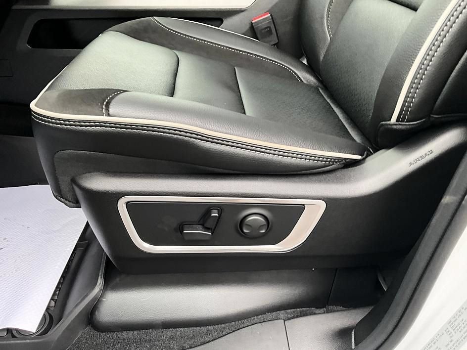 New 2026 RAM 1500 Laramie w/ Night Edition AWD/4WD image 15