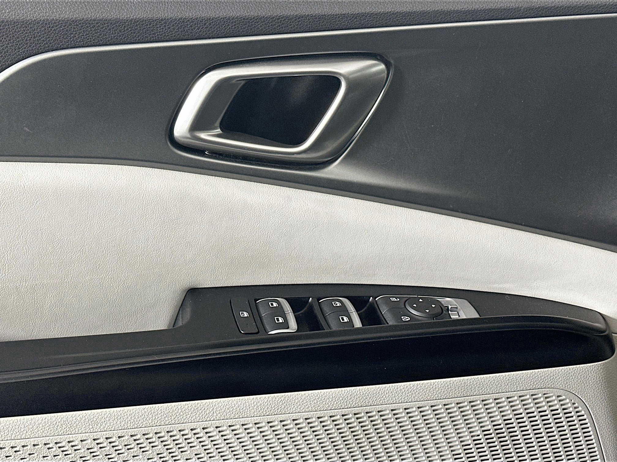 Used 2024 Kia Carnival LX image 15