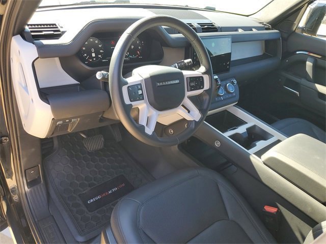 Used 2025 Land Rover Defender 110 S image 4