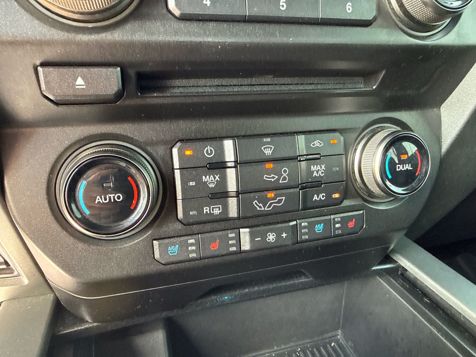 Used 2017 Ford F150 Raptor w/ Equipment Group 802A Luxury AWD/4WD image 18