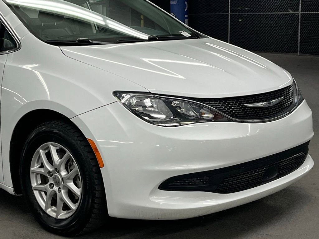 Used 2021 Chrysler Voyager Lxi image 36