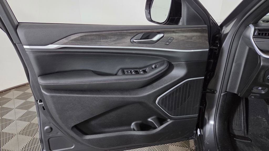 New 2026 Jeep Grand Cherokee Limited image 12