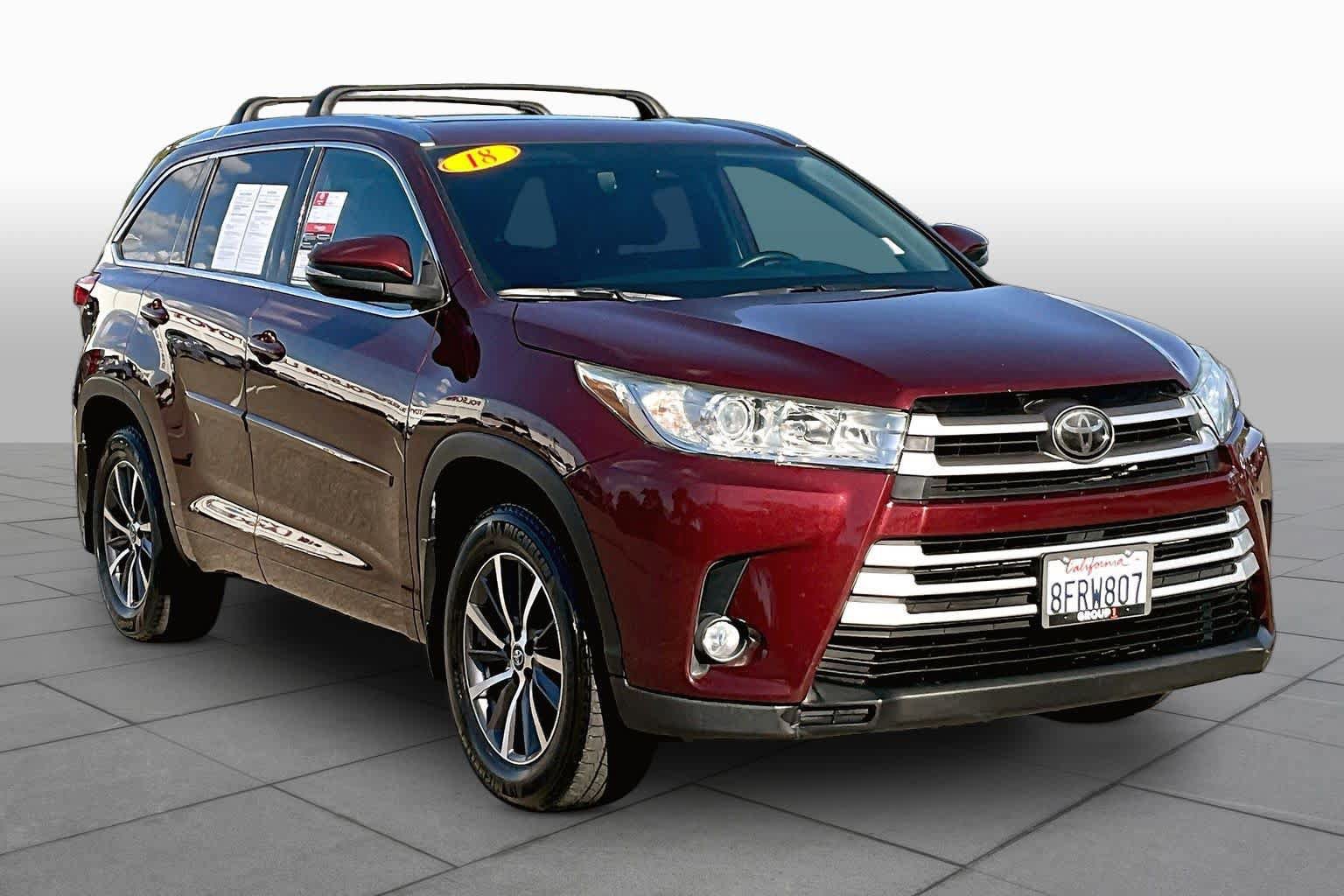 Used 2018 Toyota Highlander XLE image 2