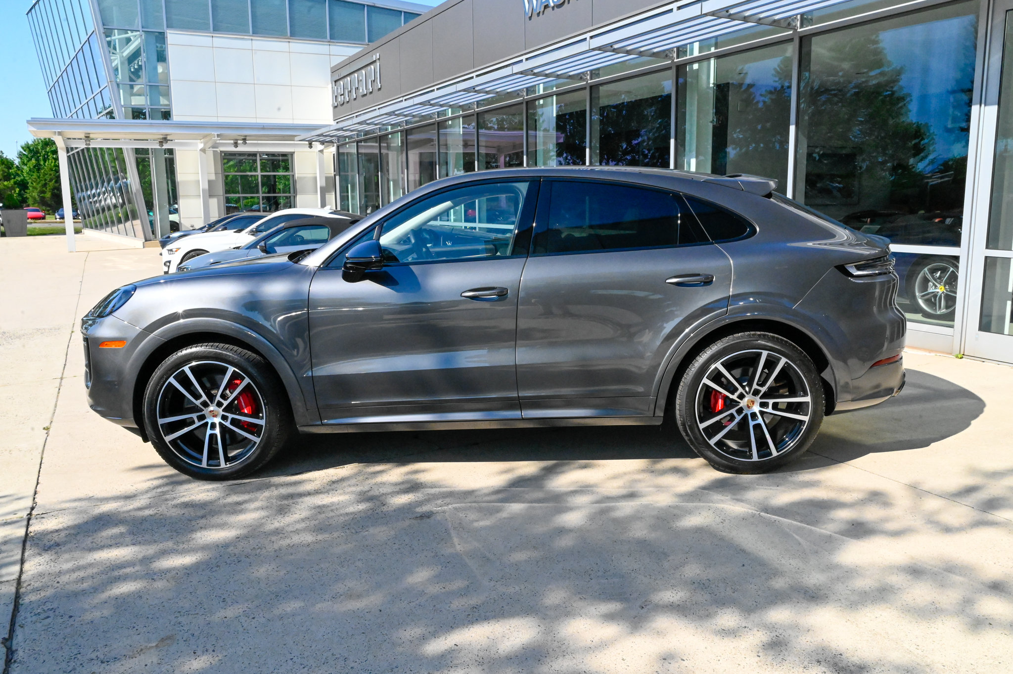 Used 2025 Porsche Cayenne S AWD/4WD image 8