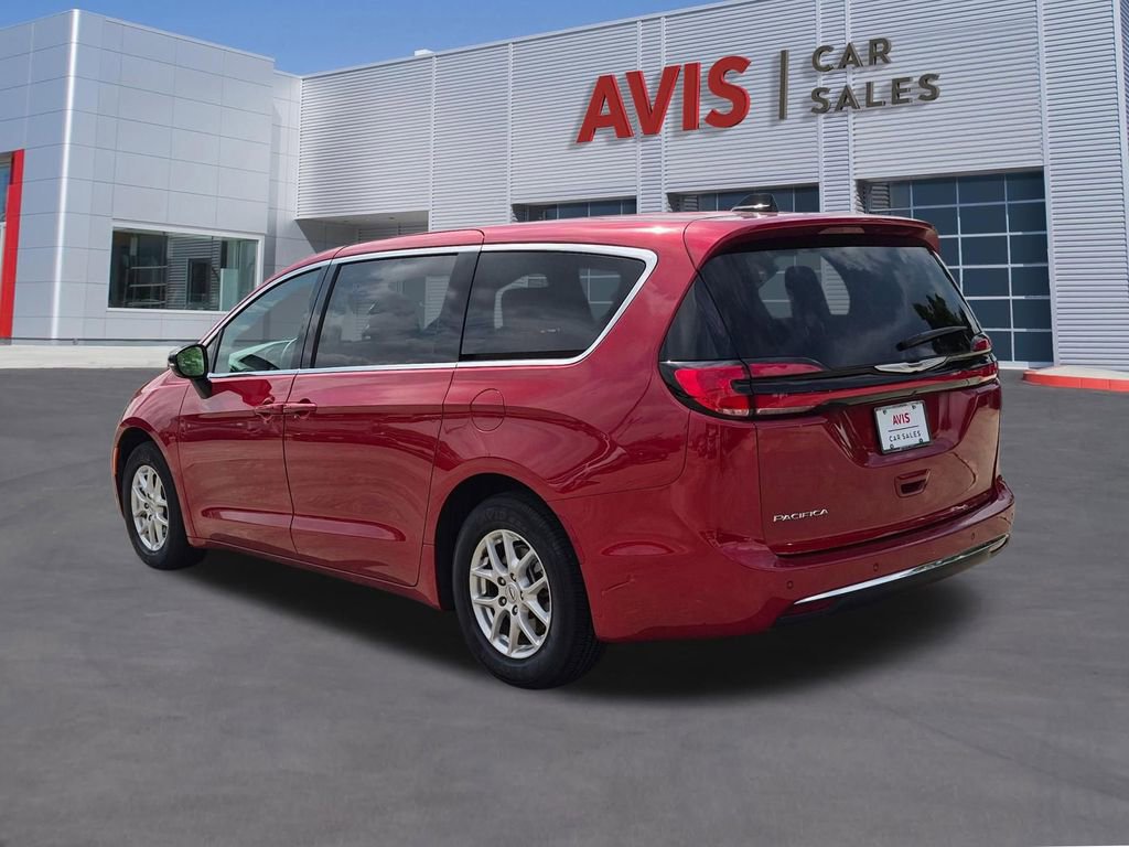 Used 2025 Chrysler Pacifica Select FWD image 9