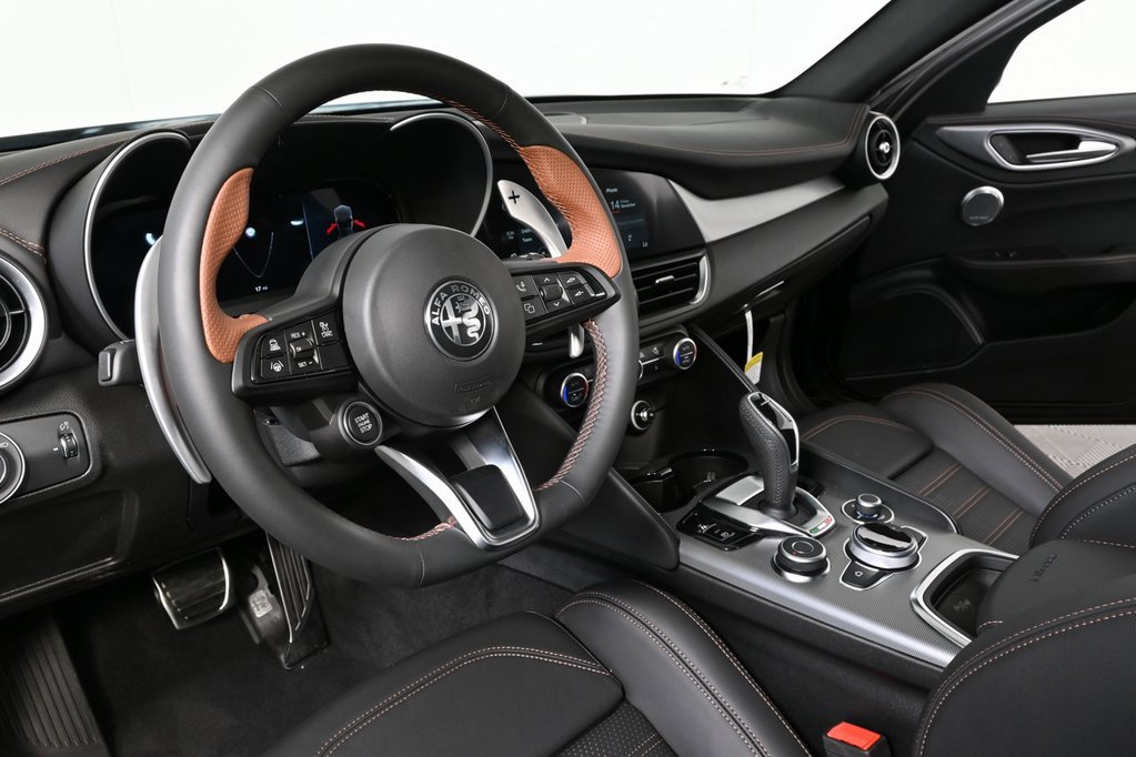 New 2025 Alfa Romeo Giulia w/ Driving Assist Package image 3