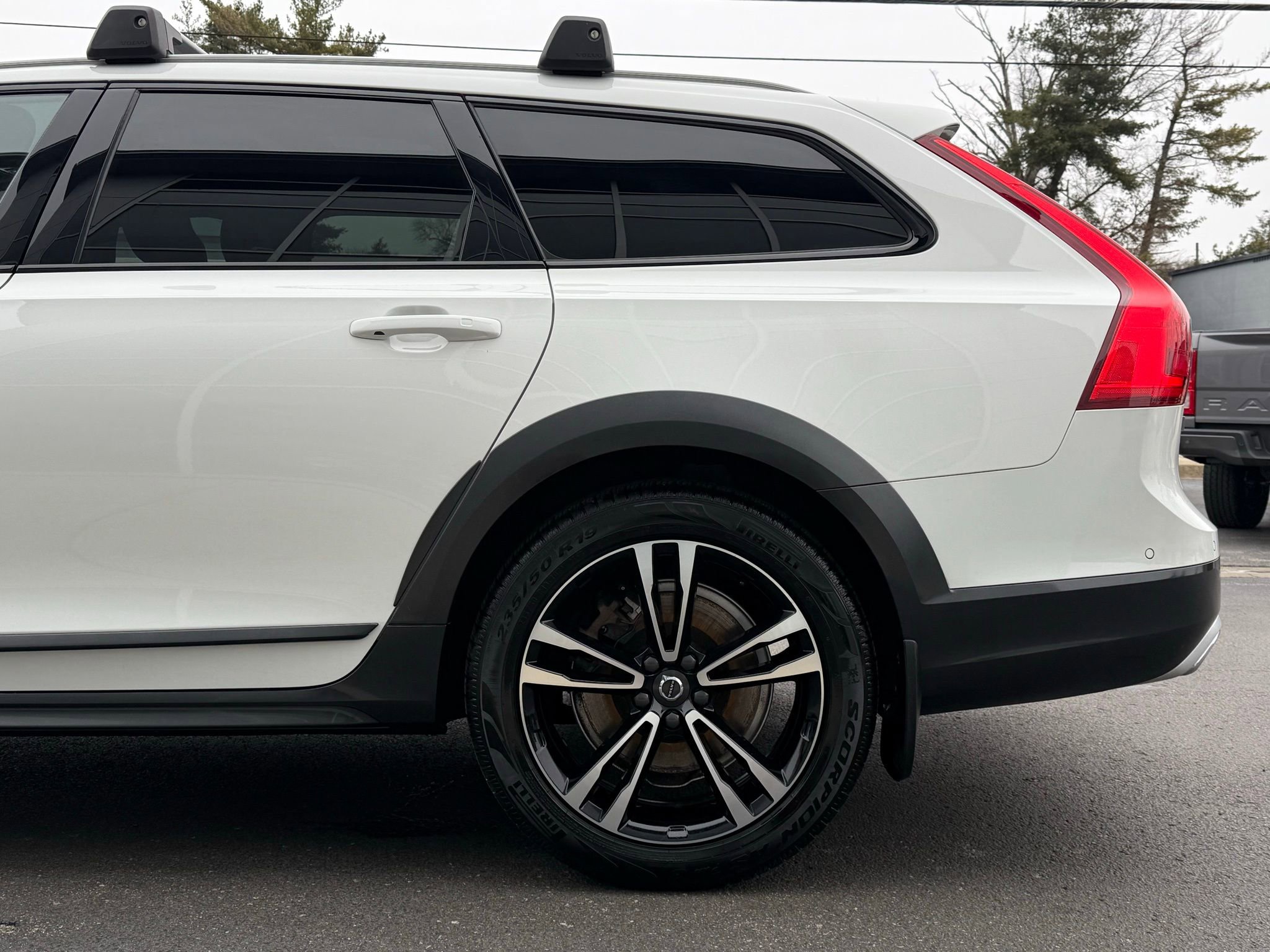 Used 2018 Volvo V90 T5 Cross Country w/ Convenience Package image 17