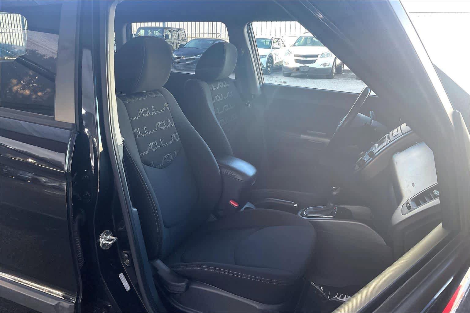 Used 2013 Kia Soul + FWD image 8