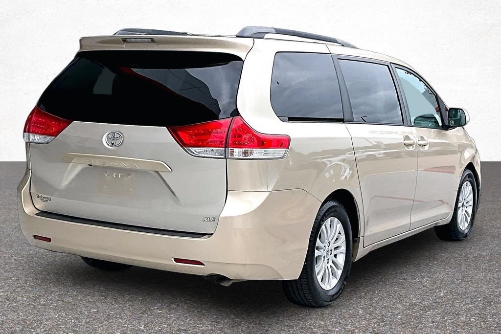 Used 2013 Toyota Sienna XLE FWD image 7