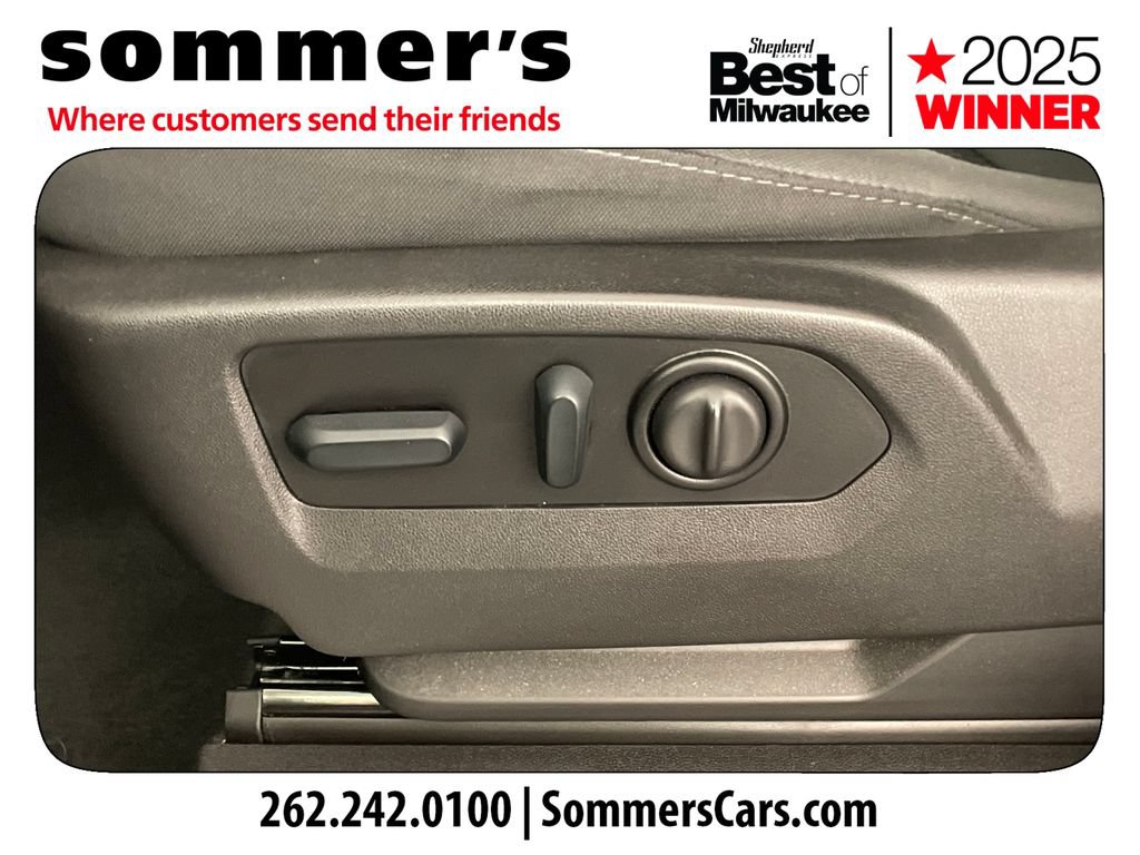 Used 2022 Chevrolet Silverado 1500 RST AWD/4WD image 10