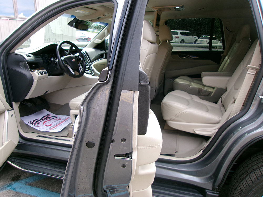 Used 2019 Cadillac Escalade Luxury image 16