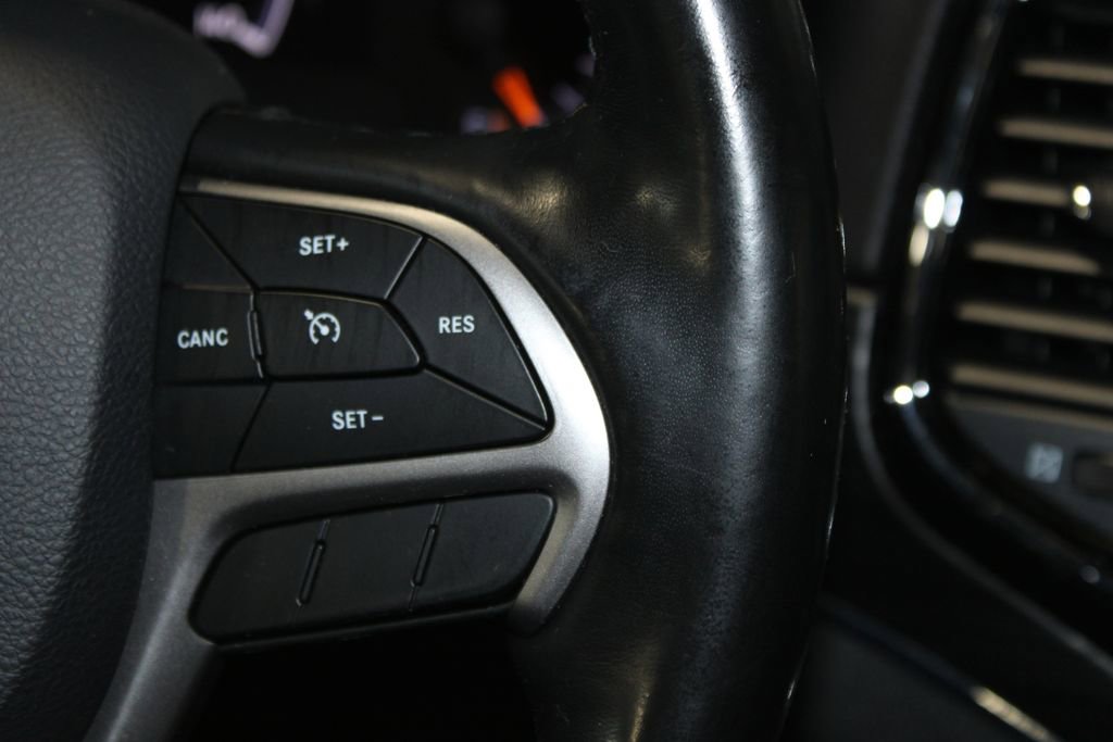 Used 2020 Jeep Grand Cherokee Limited AWD/4WD image 23
