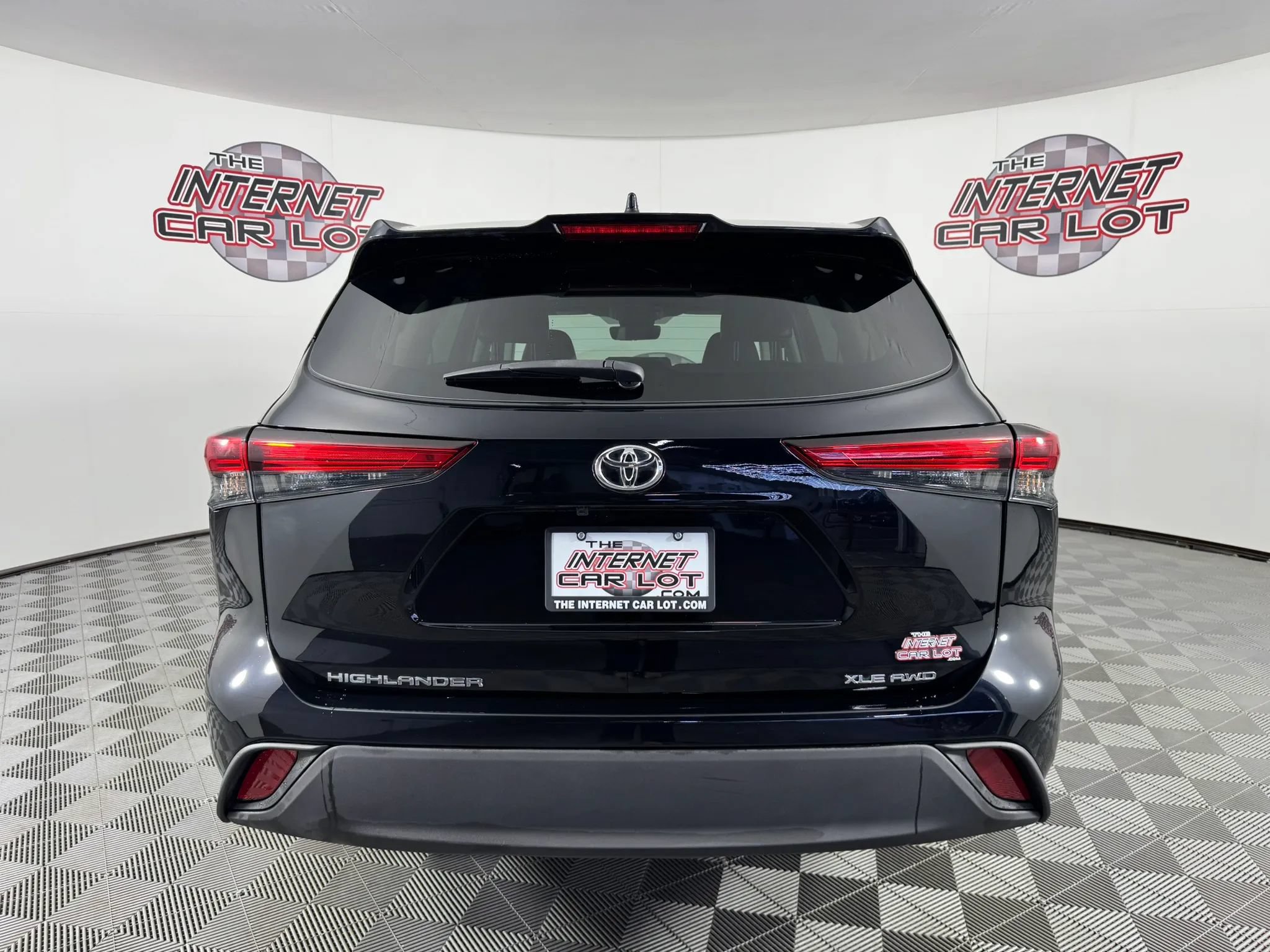 Used 2023 Toyota Highlander XLE AWD/4WD image 6