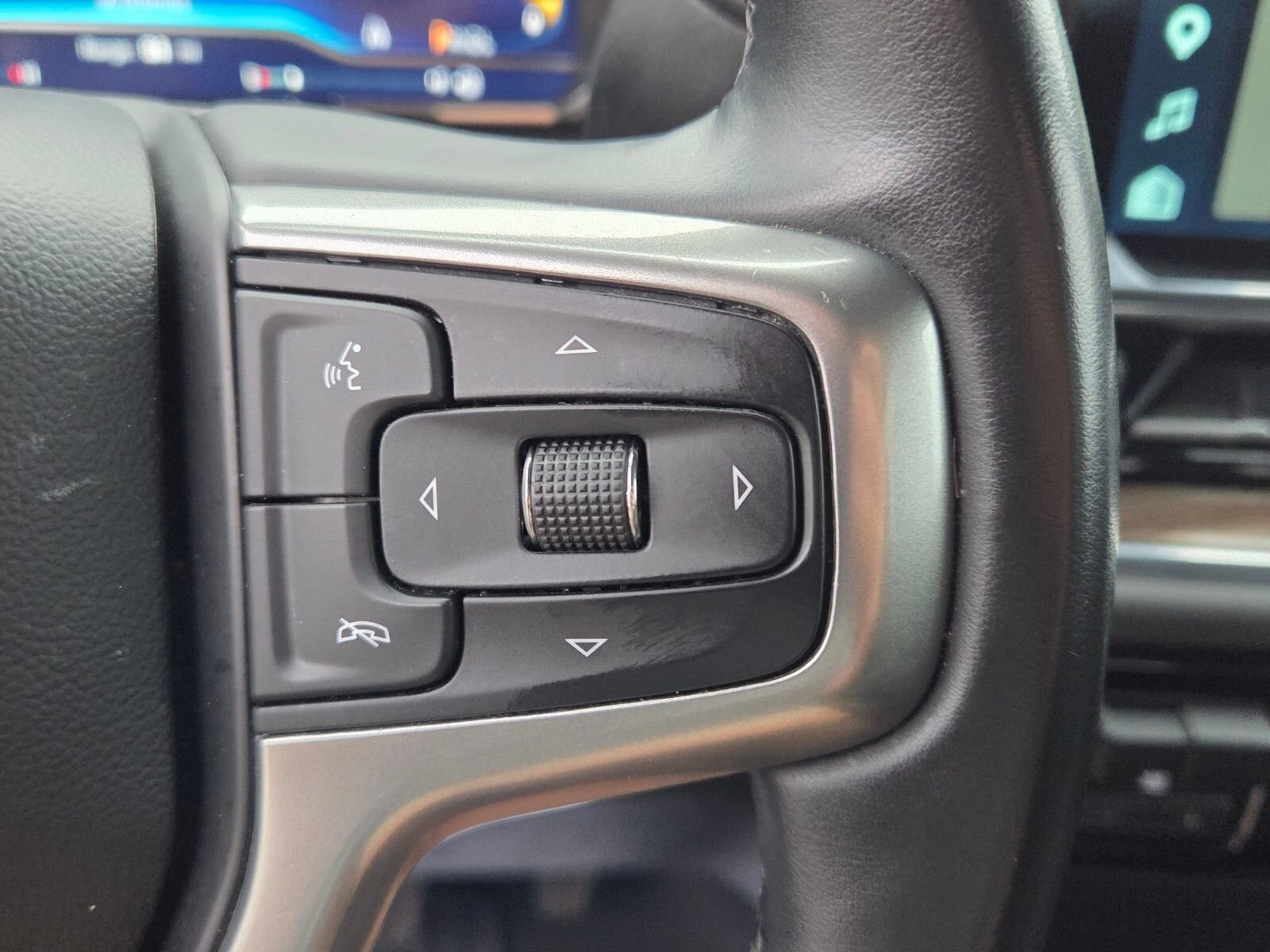 Used 2025 Chevrolet Silverado 1500 LT RWD image 25