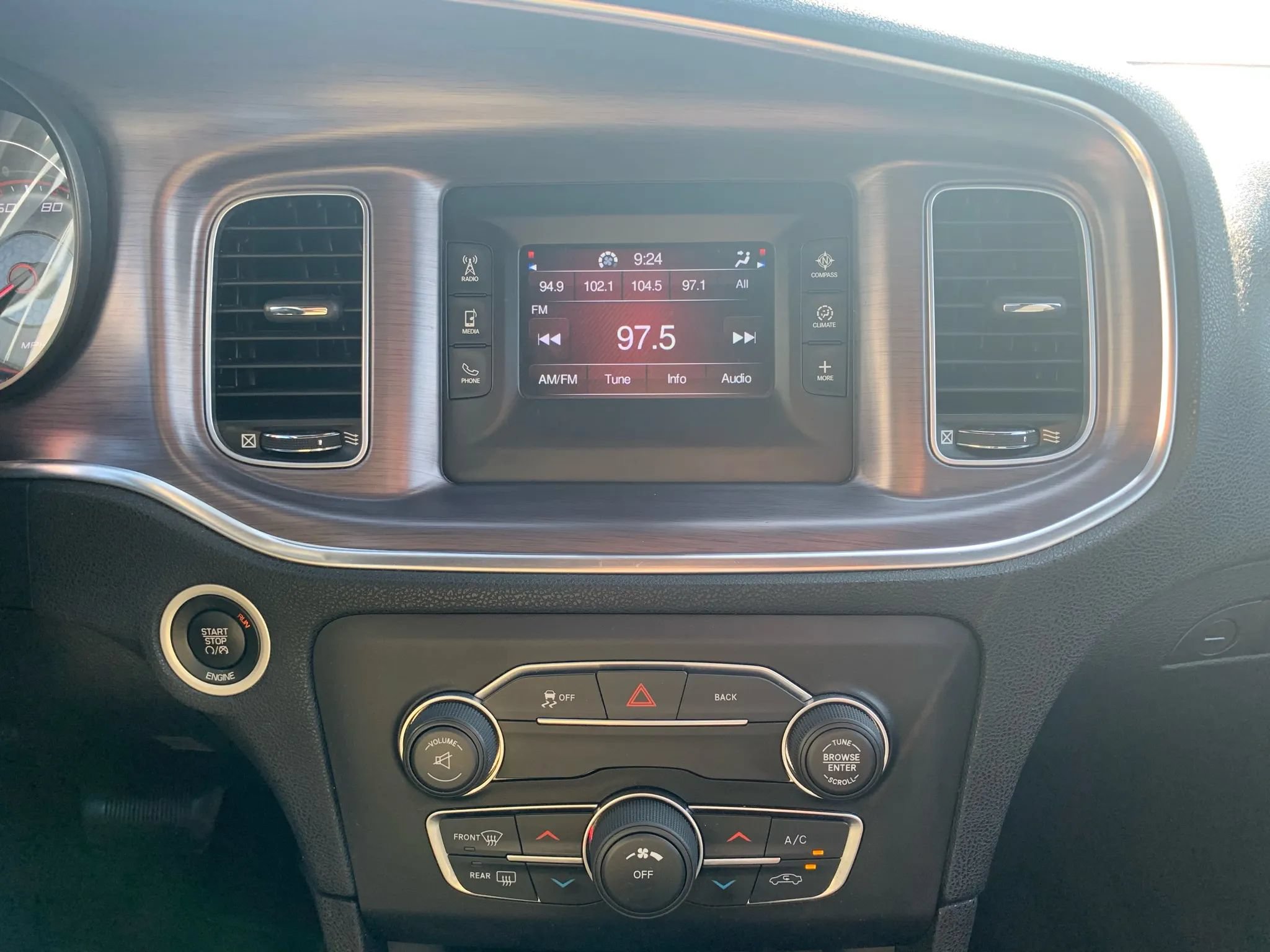Used 2016 Dodge Charger SE RWD image 16