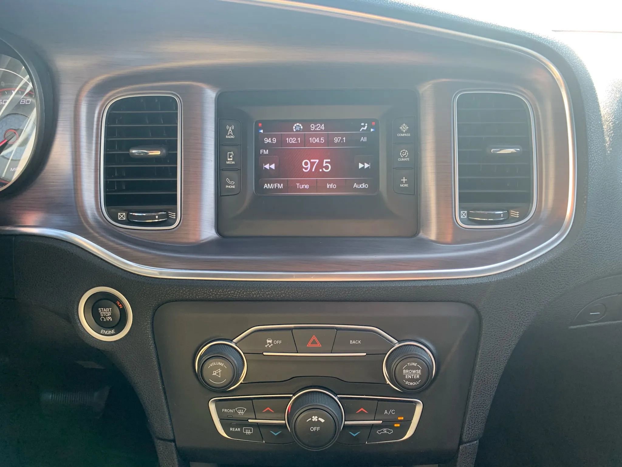 Used 2016 Dodge Charger SE RWD image 16