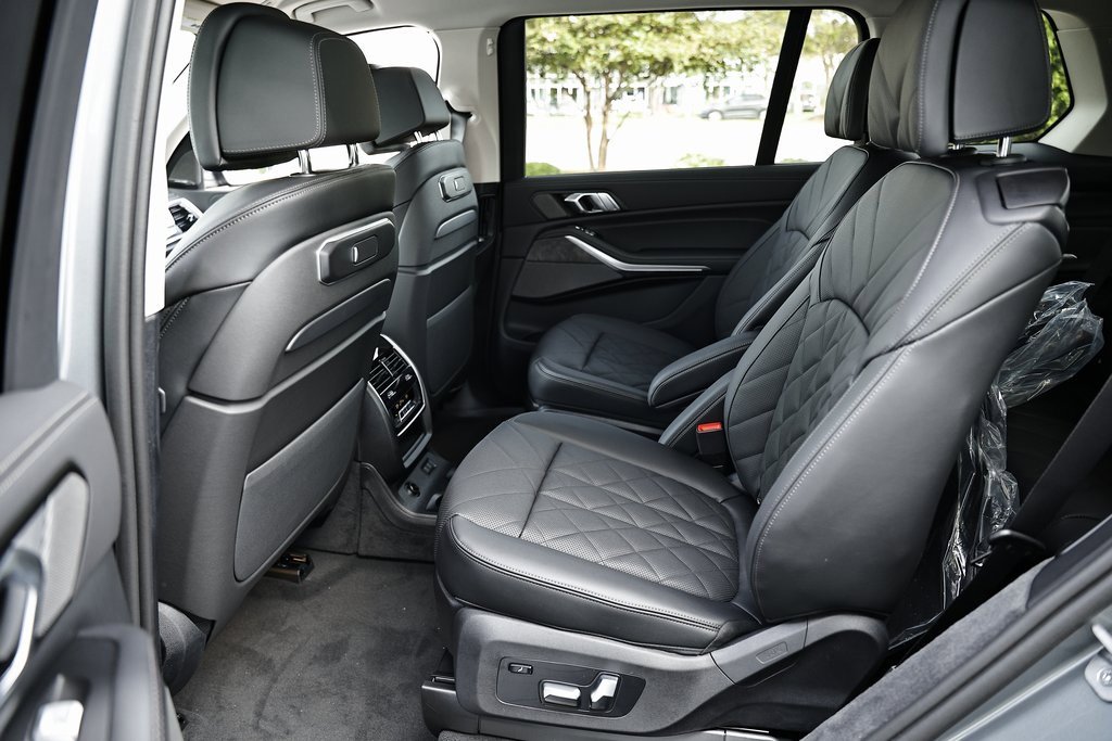 New 2026 BMW X7 xDrive40i w/ Premium Package image 28