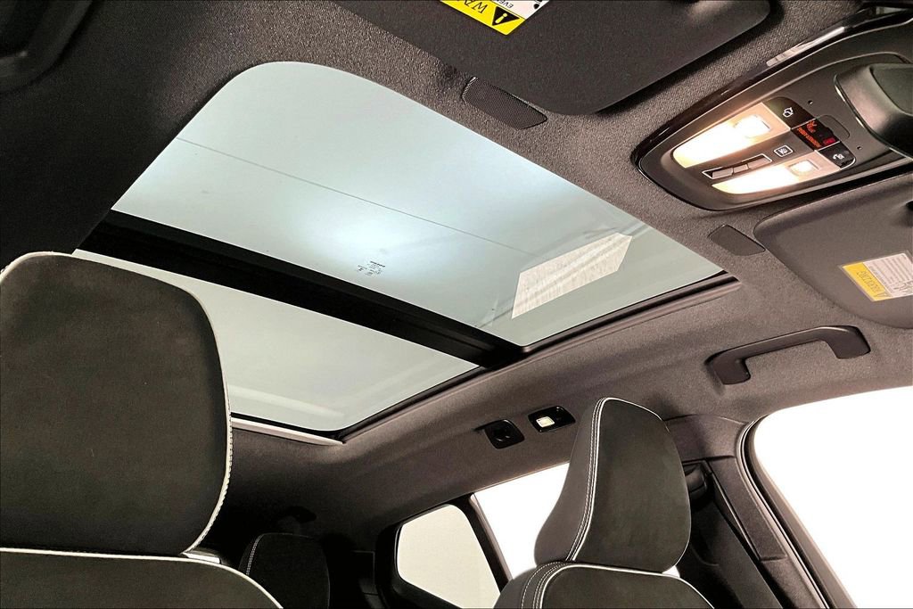 Certified 2025 Volvo XC40 B5 Plus image 23