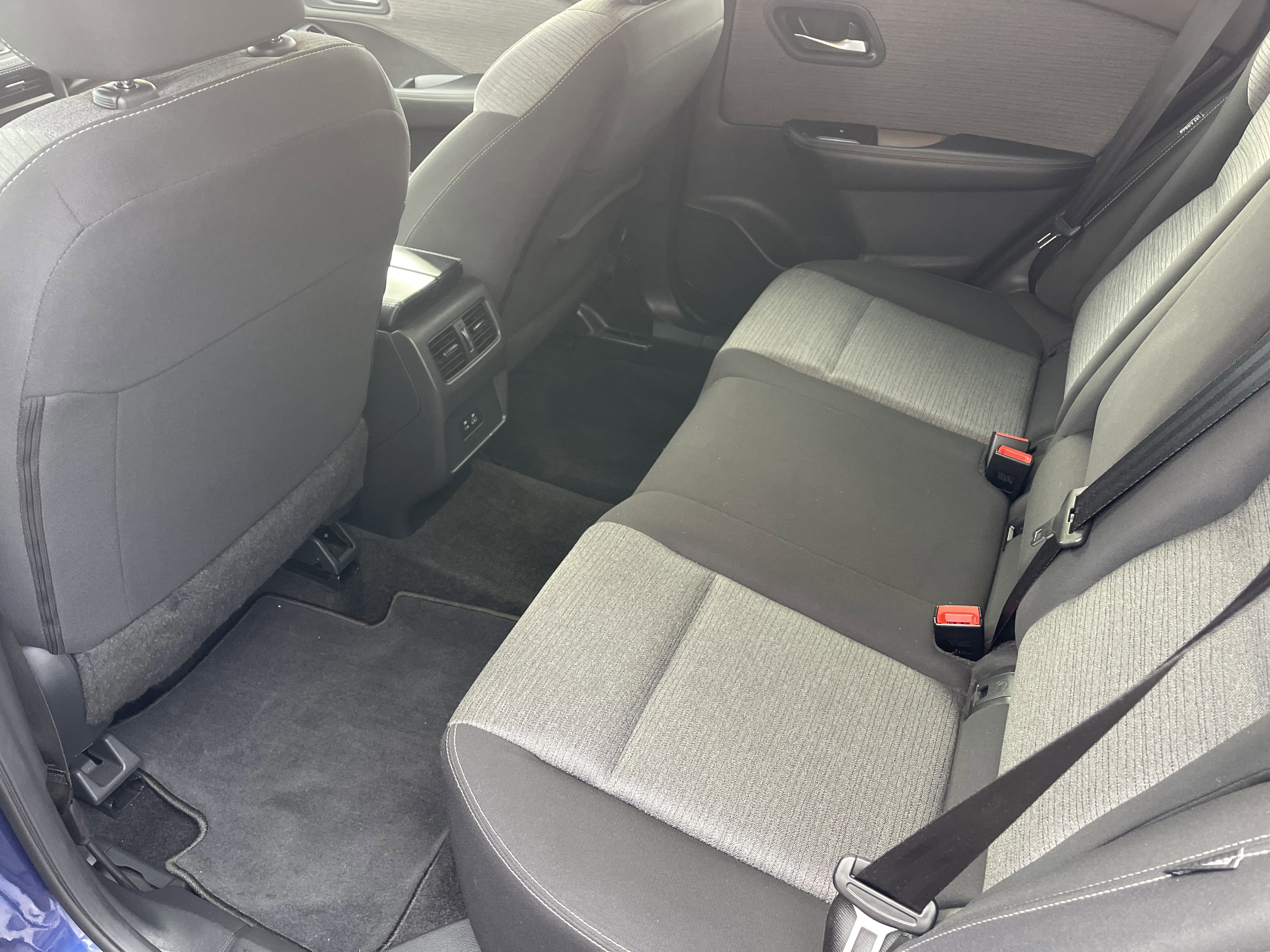 Used 2023 Nissan Rogue SV image 17