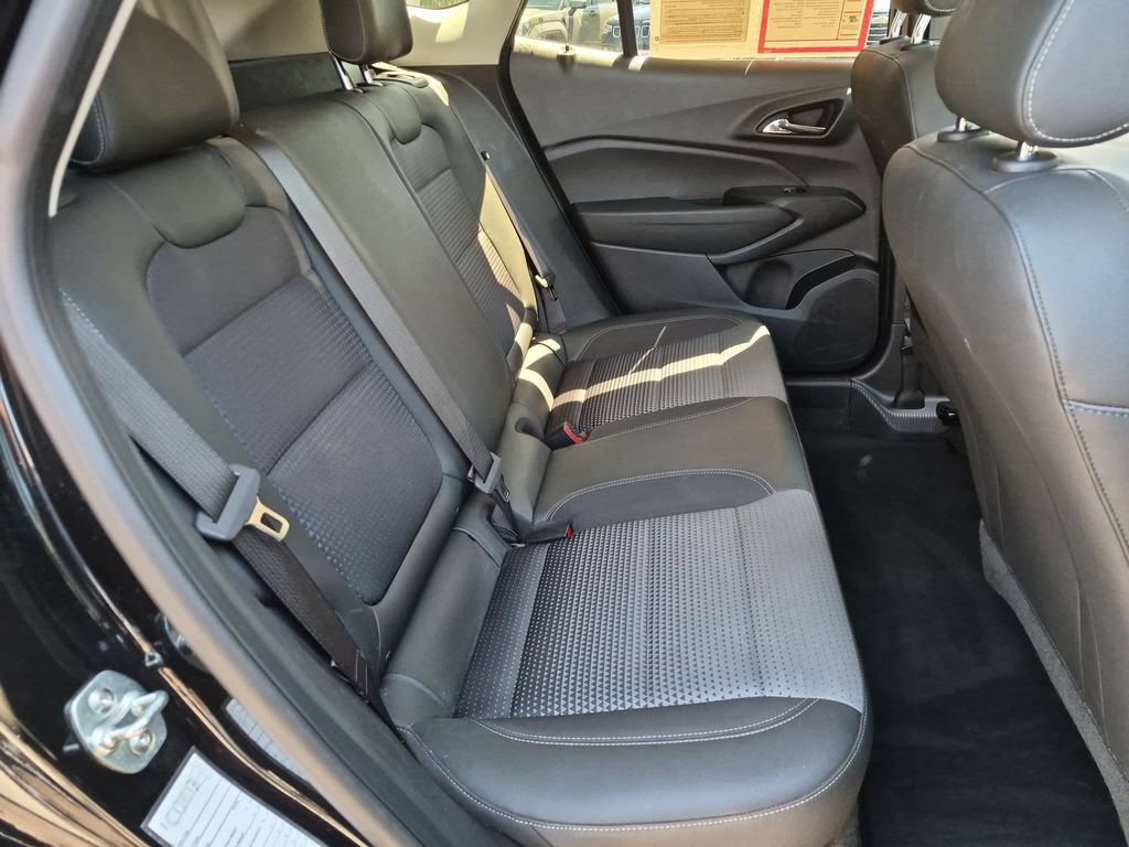 Used 2025 Chevrolet Trax LT w/ LT Convenience Package FWD image 30